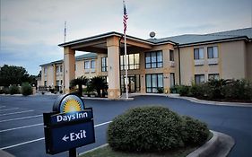 Days Inn By Wyndham Montgomery